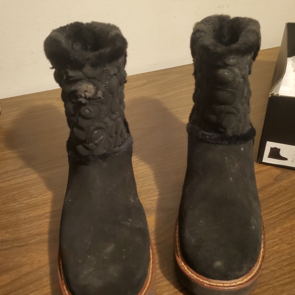 Women's Black Winter Boots - Picture 8 of 17